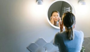 Kaip sumažinti ratilai po akimis: veiksmingi patarimai