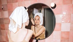 Kodėl svarbu valyti makiažą vakare